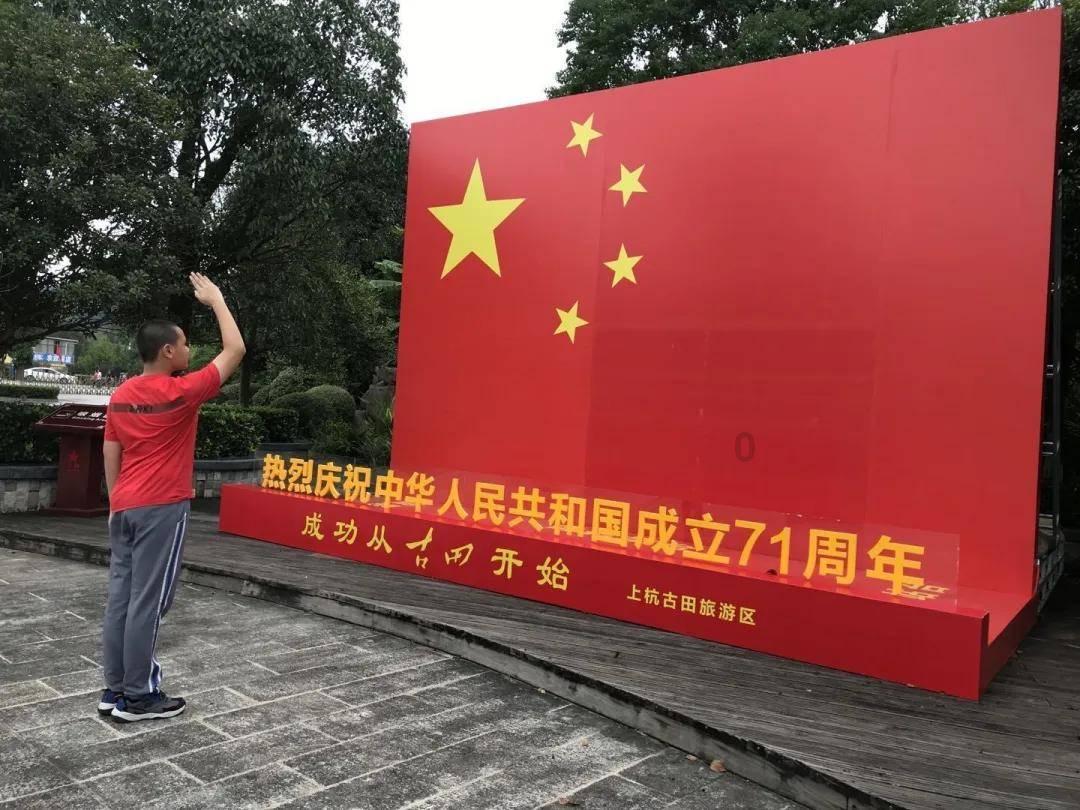 可爱吊带裙